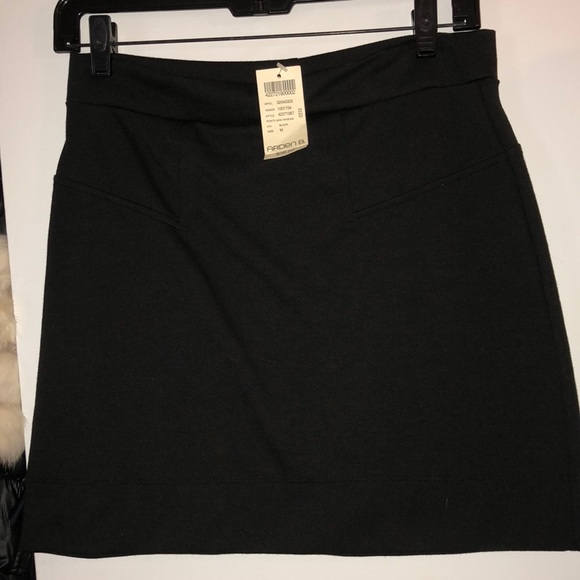 Mini black skirt NWT medium - Picture 1 of 2